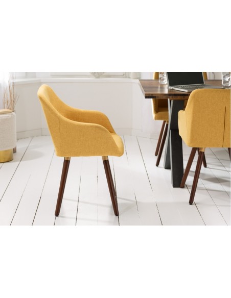 Chaise rétro design SCANDINAVIA MEISTERST?CK jaune moutarde avec accoudoirs